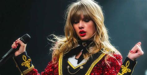 LIRIK LAGU TAYLOR SWIFT BACK TO - Lirik 'Back To December' - Taylor Swift, Lengkap dengan Terjemahan