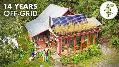 living off the grid a how to guide for homesteadi