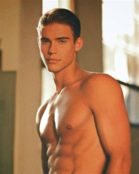 lorenzo bold nude