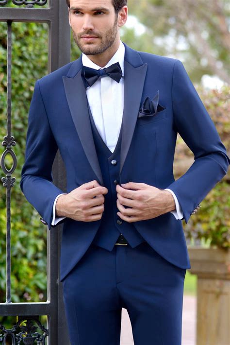 Los trajes de novio azul marino: elegancia y estilo para tu boda