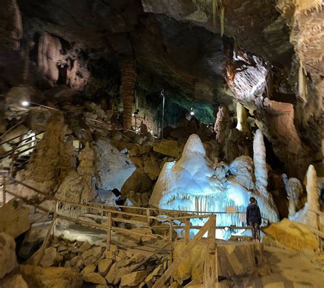 Lost World Caverns