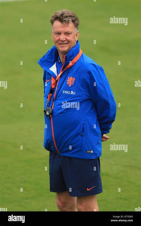 louis van gaal training session