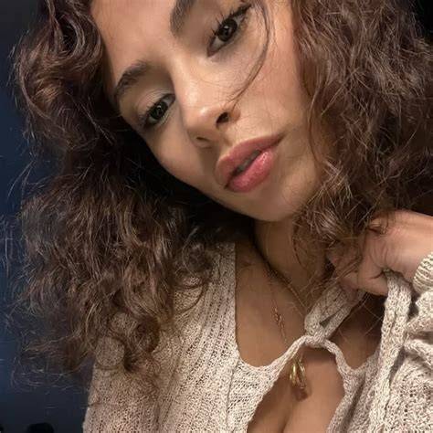 lounia nude