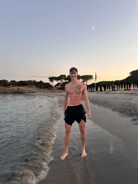 louraint nude