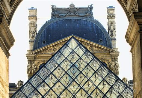 Louvre Up Close