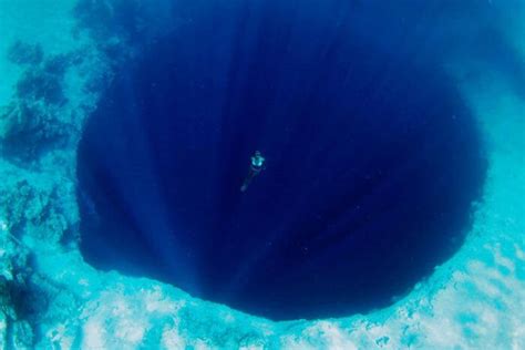 lubang laut terdalam di dunia