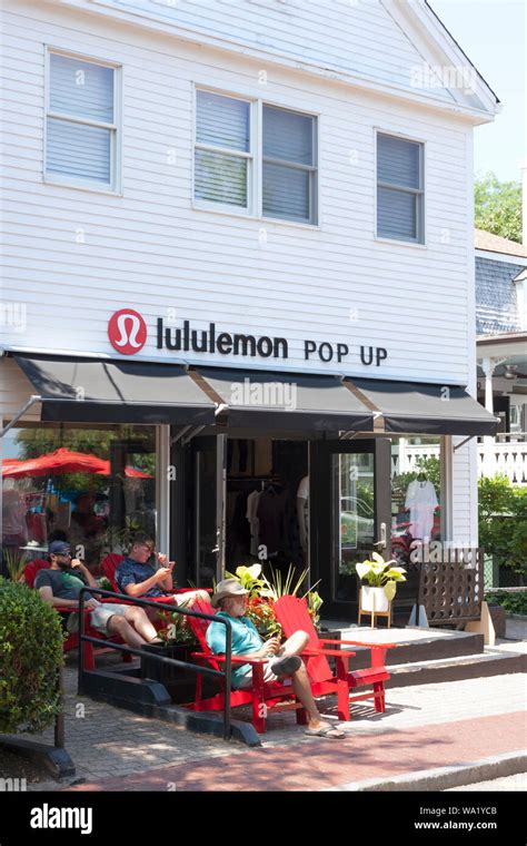 Lululemon Pop Up