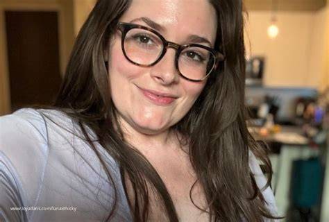 luna lewis nude