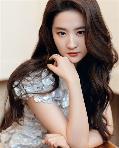 luu diec phi | Lu Dic Phi Crystal Liu VNFC Facebook