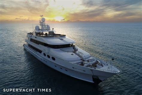 luxury yacht casino royale dybr