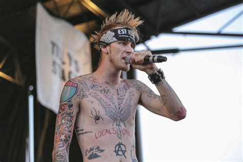 machine gun kelly nude