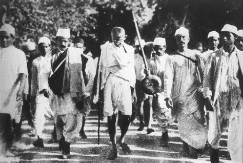 mahatma gandhi biography salt march dandi