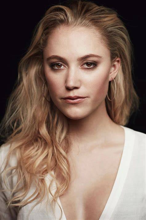 maika monroe nude