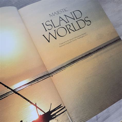 Read Majestic Island Worlds 