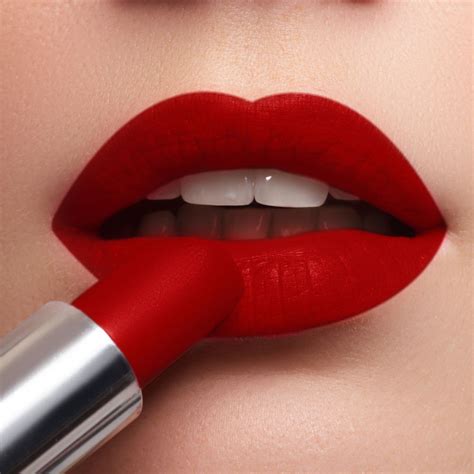 make lipstick scarlet as a