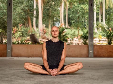 male nude yoga