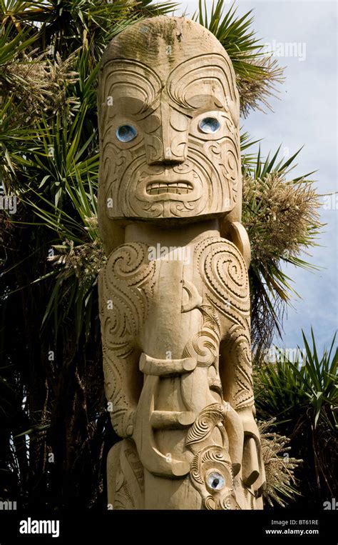 maori totem pole carving wood timber Poupou carved wooden …