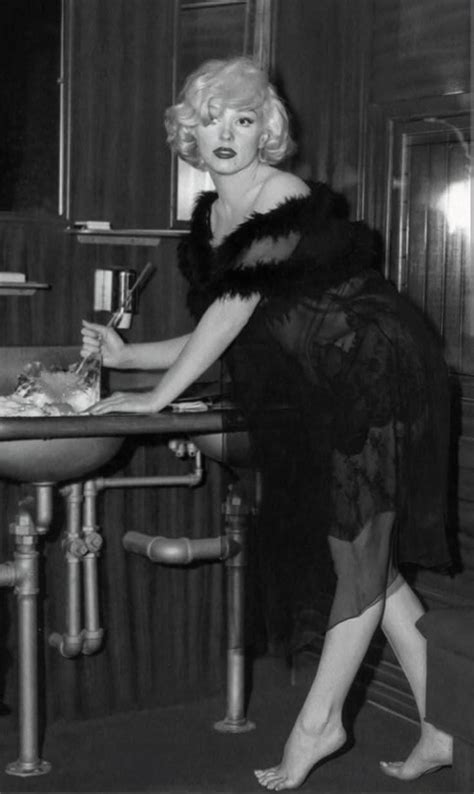 Marilyn Monroe Hot