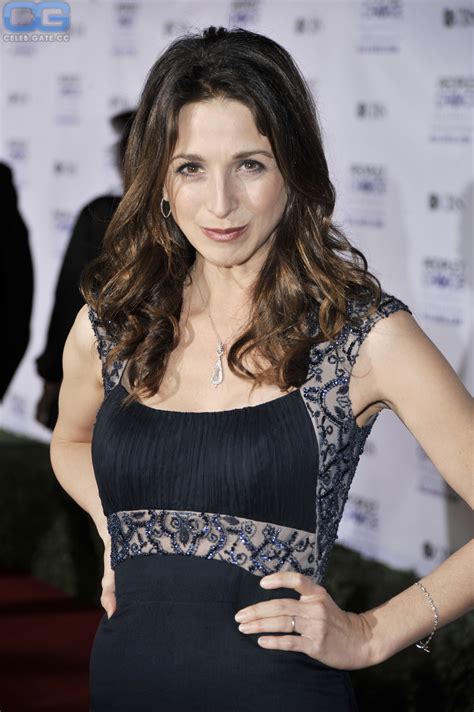 marin hinkle boobs