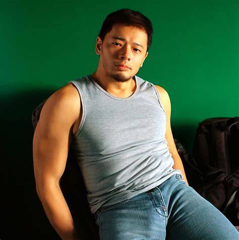 mark alvee nude