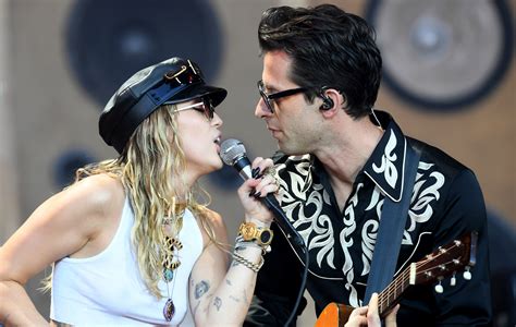 mark ronson and miley cyrus dating?
