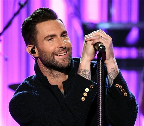 maroon 5 main singer