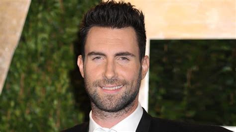 maroon five main singer