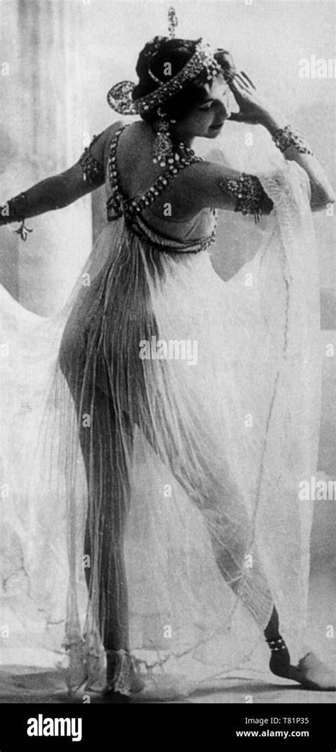 mata hari nude