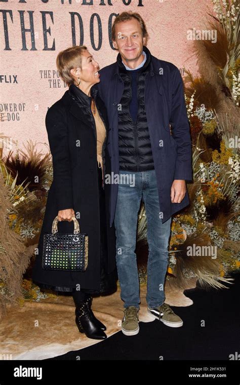 Mathilde Favier et Guillaume Gallienne arrivent au défilé de mode masculine prêtàporter