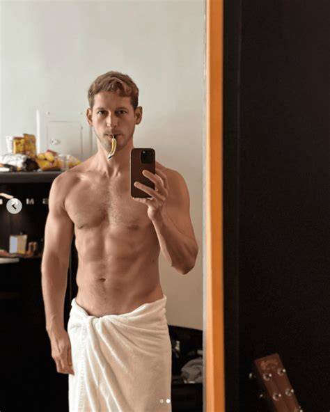 max emerson nude