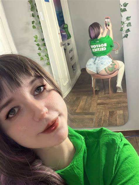 maya_nerd nudes