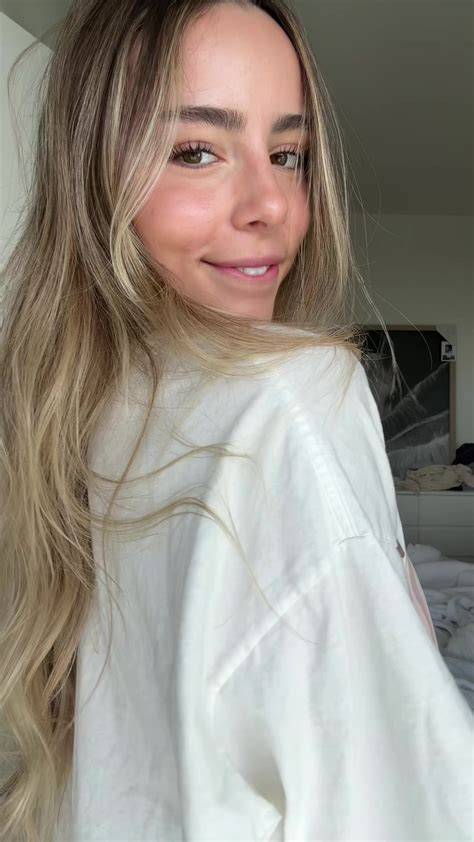 meelah robbins nude
