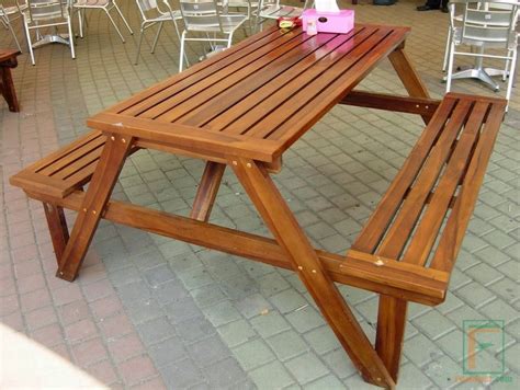 meja outdoor kayu