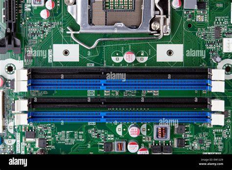th?q=memory%20slots%20motherboard