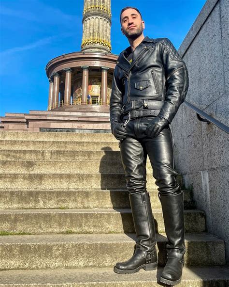 men in gay bondage