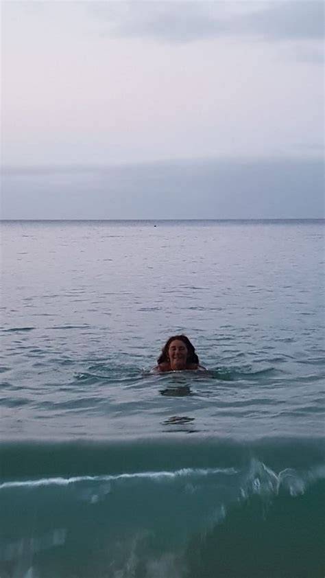 men nude swimming