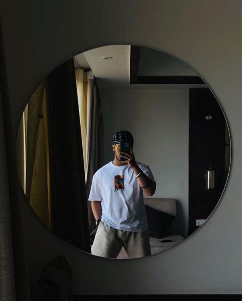Men On The Mirror