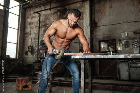 men working in the nude