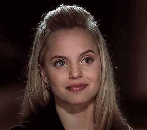 mena suvari nude gif