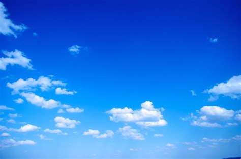 Mengapa Warna Langit Terlihat Biru Biru - Biru