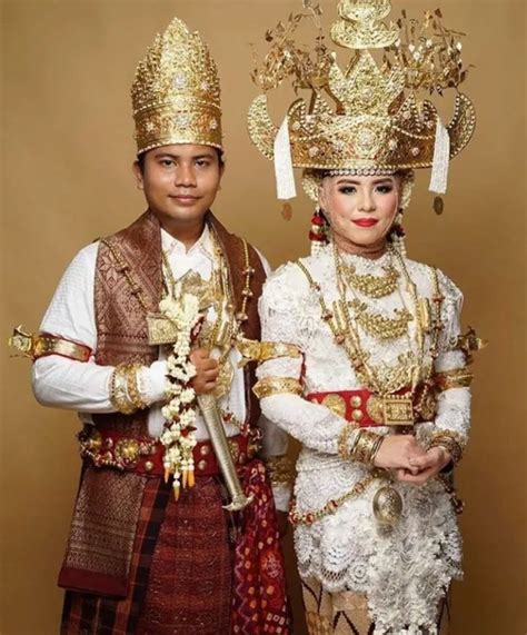 Mengenal Pakaian Adat Lampung Pinhome Apa Nama Pakaian Adat Lampung - Apa Nama Pakaian Adat Lampung