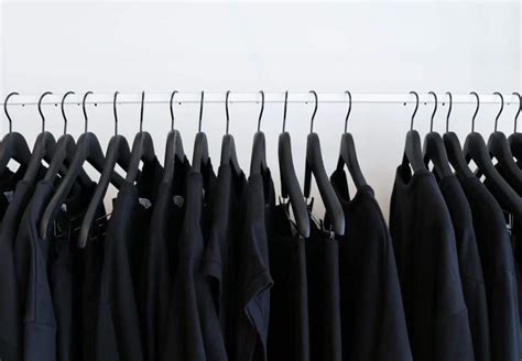 Menjaga Warna Baju Hitam Trik Agar Tetap Pekat Gambar Baju Hitam Polos - Gambar Baju Hitam Polos