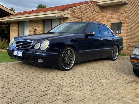 Mercedes E240