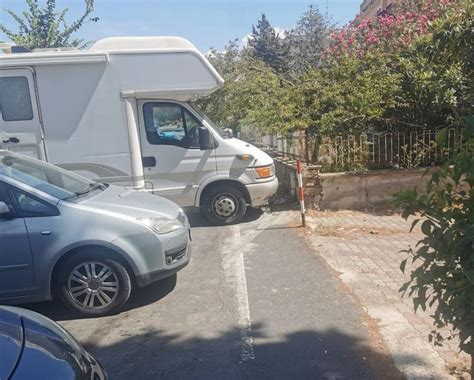 mettere in difficoltà