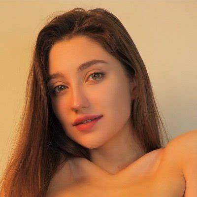 mia elfie nude