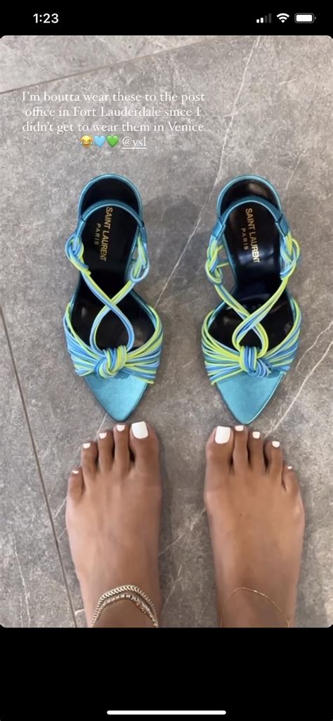 Mia khalife feet