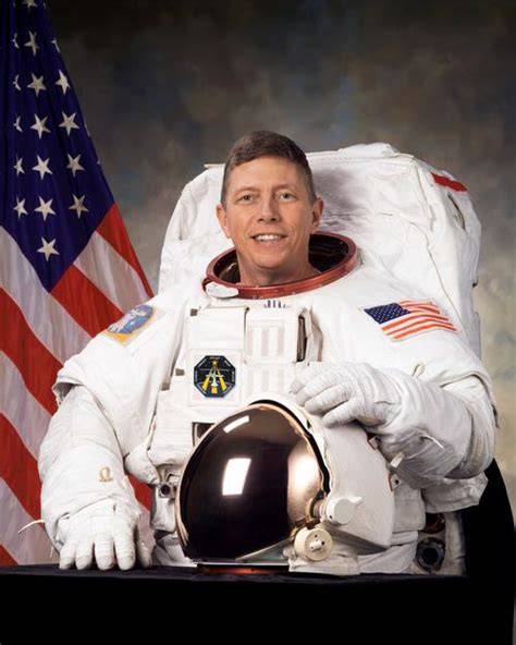 michael e fossum biography examples