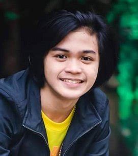 micko laurente biography examples