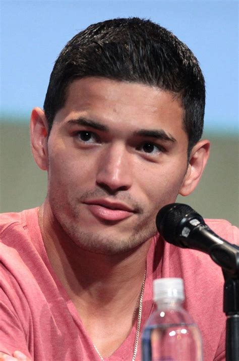 miguel gomez actor nationality