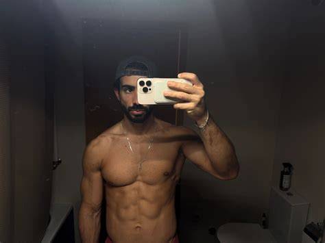 mikesaynt nude